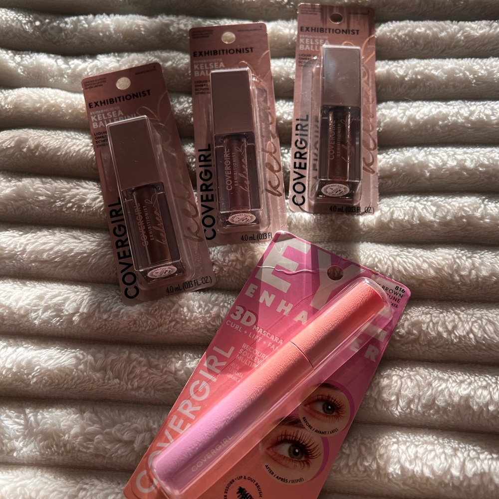 3 COVERGIRL limited edition Kelsea Ballerini Exhibitionist eyeshadow & mascara